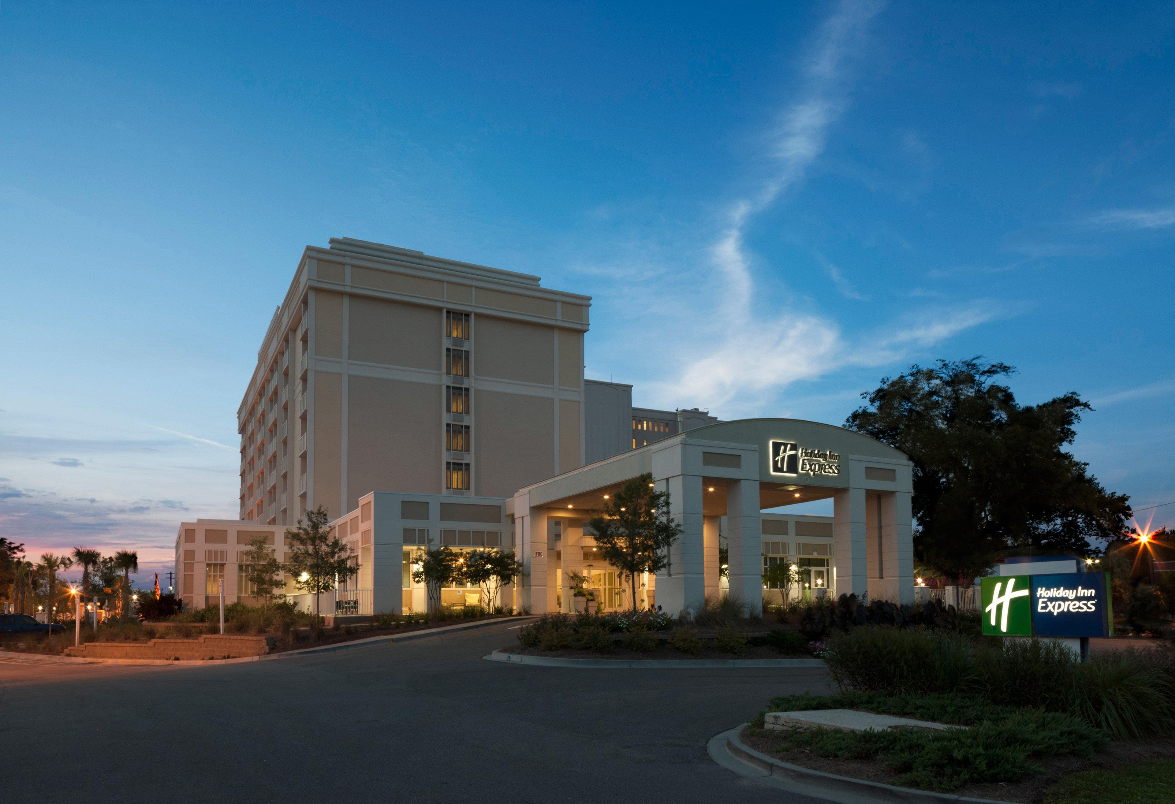 Holiday Inn Express & Suites Charleston Dwtn -Westedge, An Ihg Hotel Exterior photo