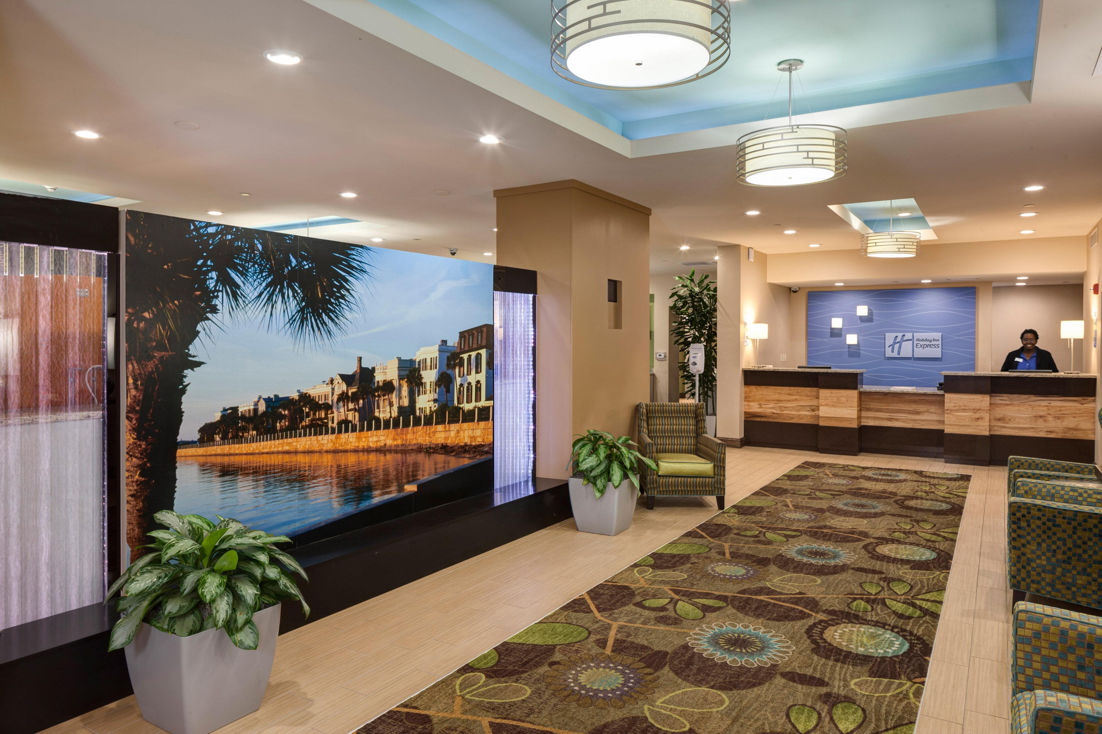 Holiday Inn Express & Suites Charleston Dwtn -Westedge, An Ihg Hotel Exterior photo